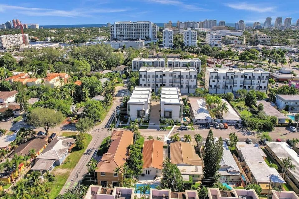 Convenient location - close to downtown, Fort Lauderdale Beach, Las Olas and all the Fort Lauderdale has to offer!