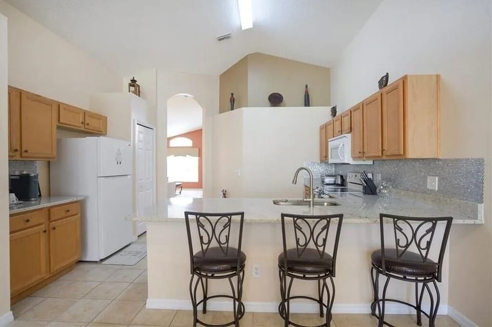 1510 kitchen.jpg