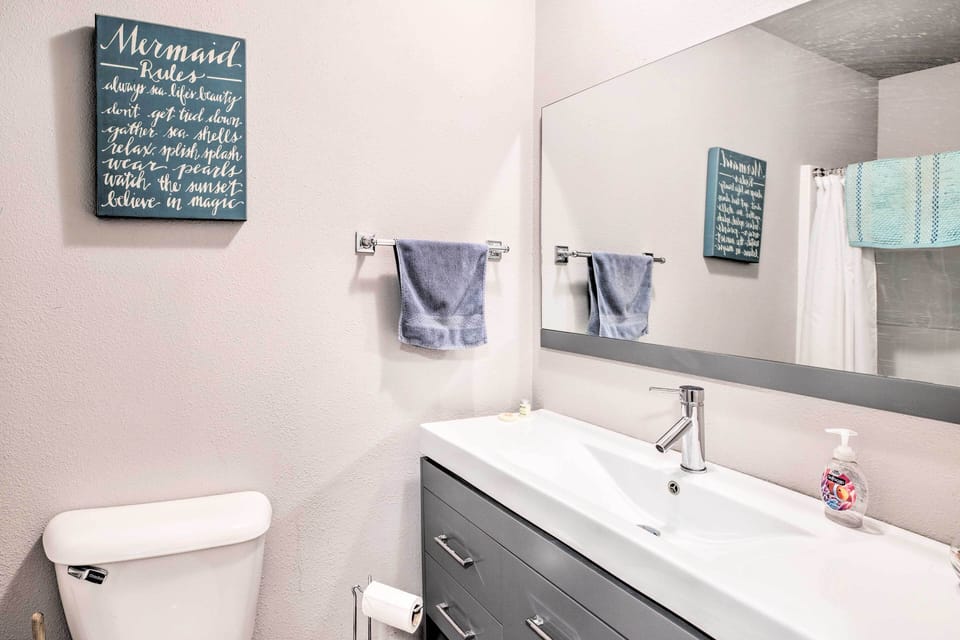 Full Bathroom | Towels Provided