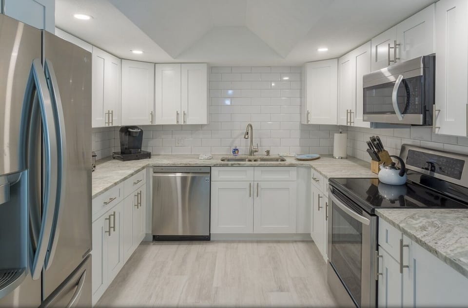 Full kitchen