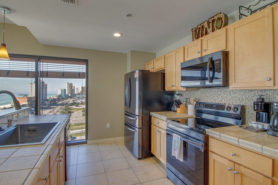 This kitchen will have everything you need to prepare delicious meals!