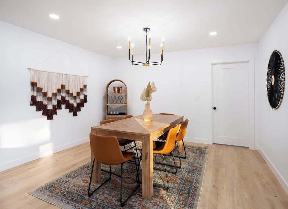 Dining Room Table Seating for 6.