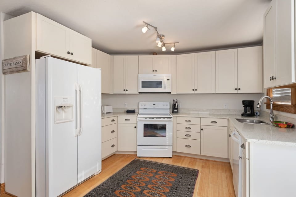 ONHC9D: OBX Sunset | ML Kitchen Area