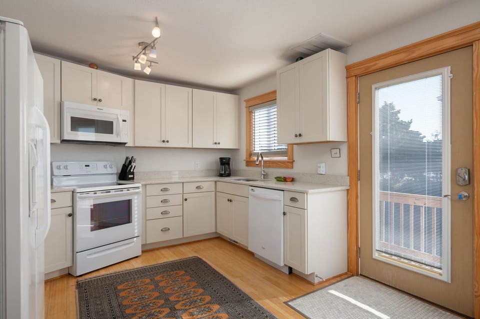 ONHC9D: OBX Sunset | ML Kitchen Area