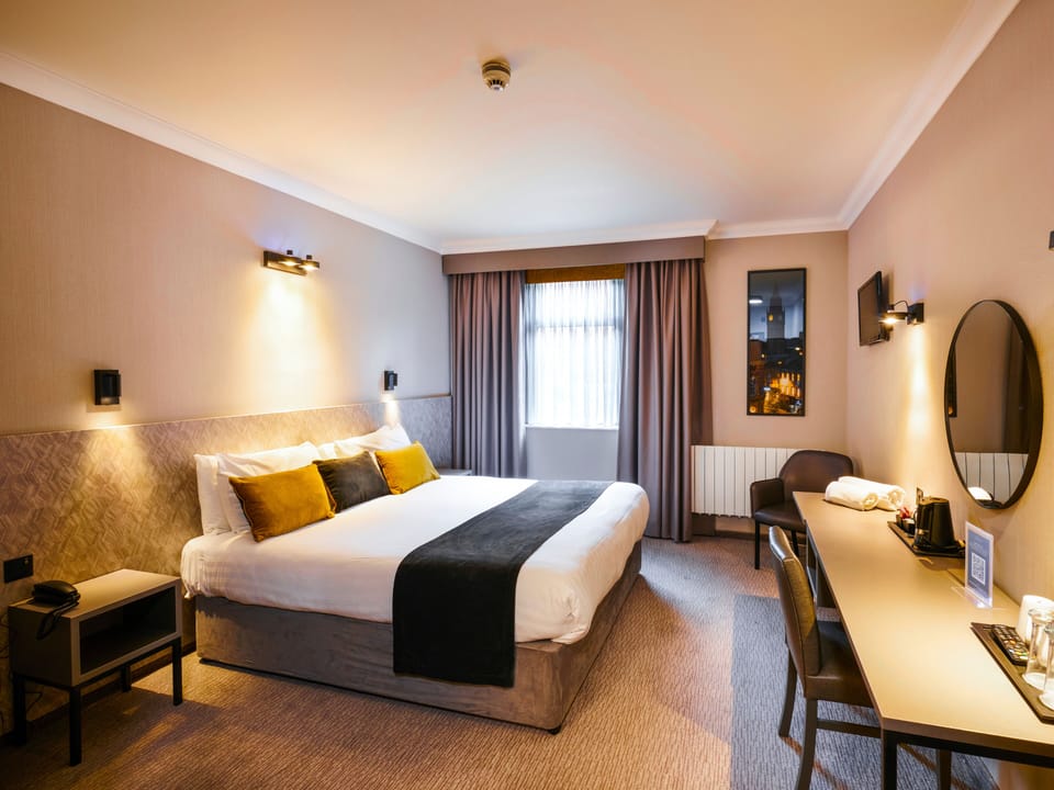 Double Room | 1 bedroom, desk, iron/ironing board, free cribs/infant beds