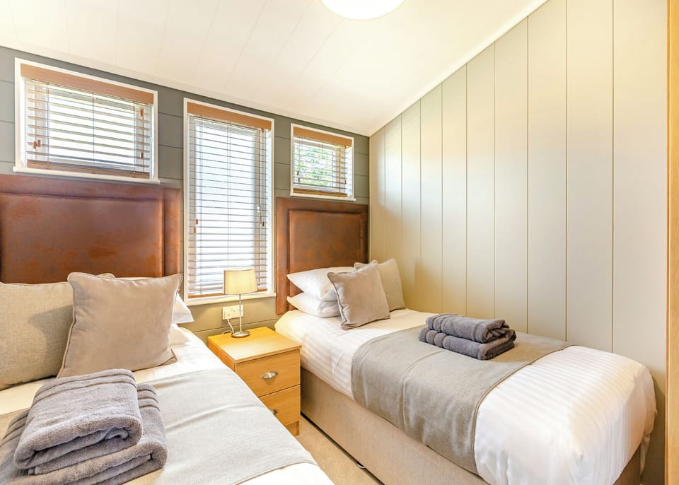 Bedroom, Bed, House