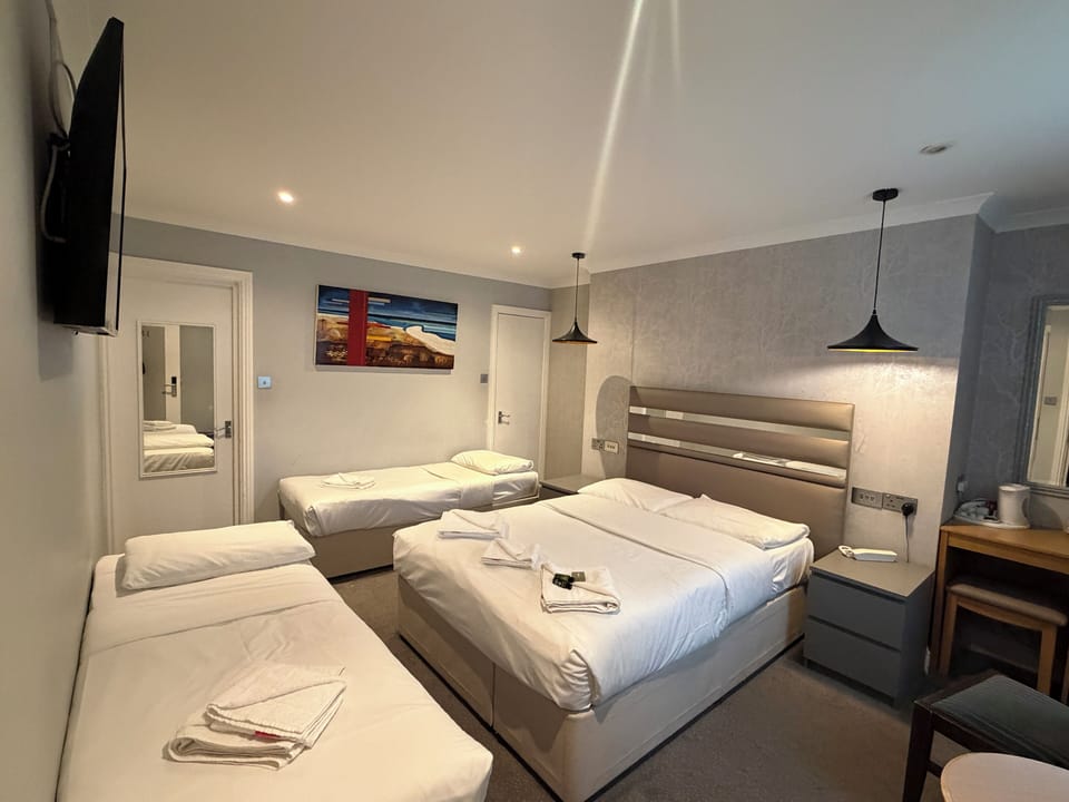 Quadruple Room | In-room safe, desk, blackout drapes, iron/ironing board