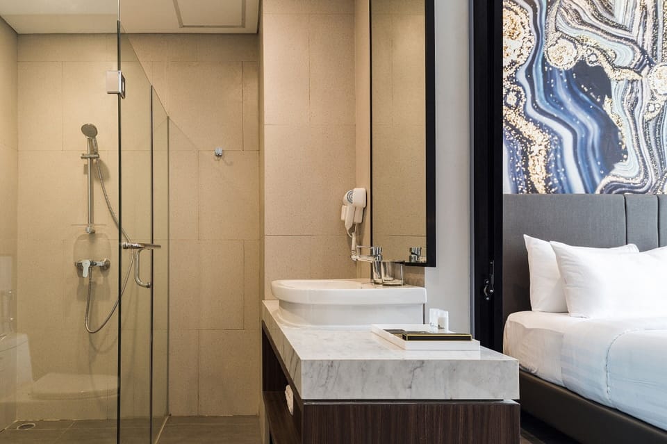 Suite Room | Bathroom | Slippers, towels