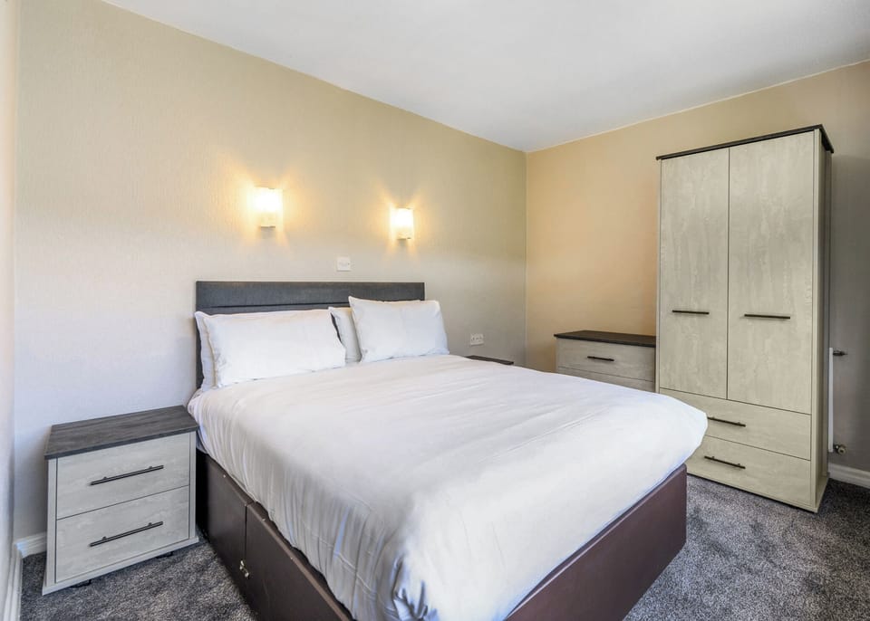 Bedroom, Bed, House