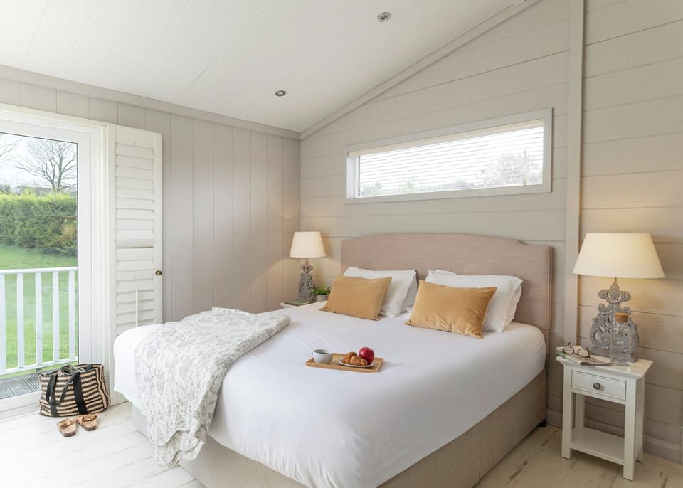 Bedroom, Bed