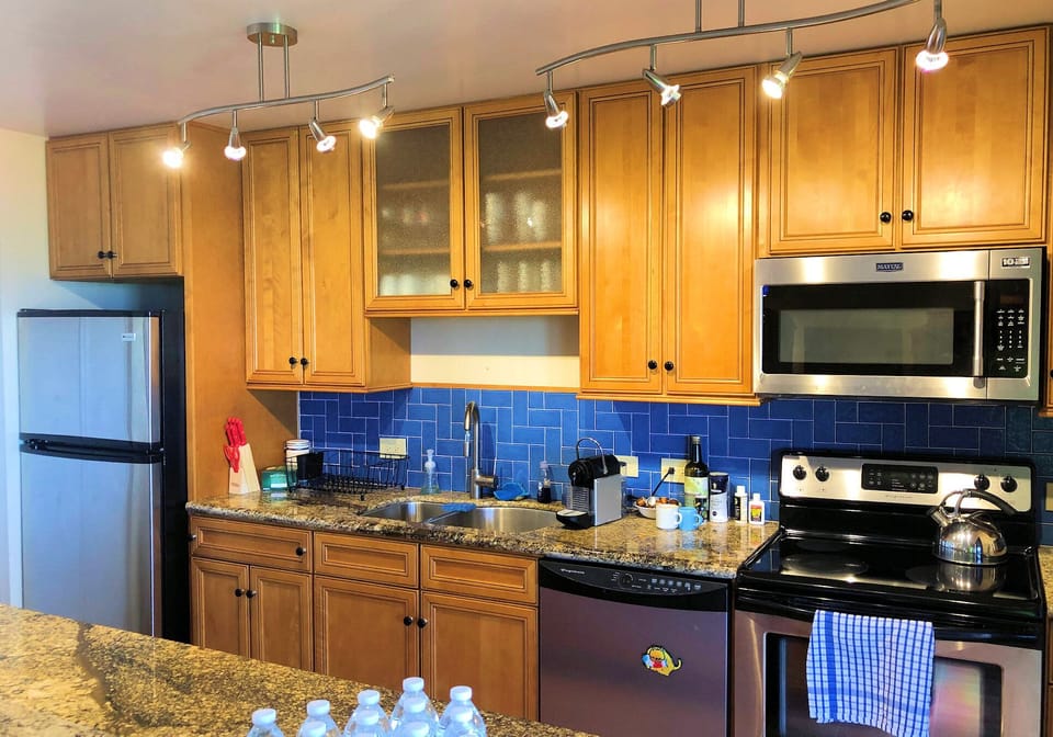 Full kitchen