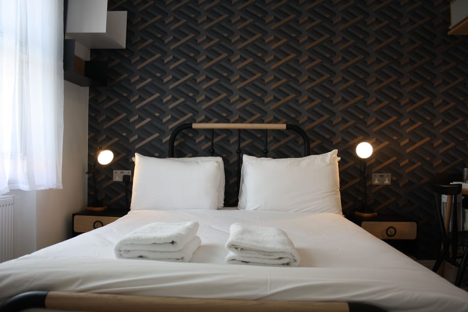 Double Rooms | In-room safe, desk, blackout drapes, soundproofing