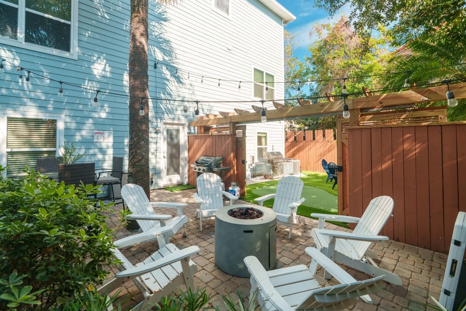 View from Oceanwalk 2 of the open sliding barn door between the backyards. Perfect for groups that want to spread out but stay connected