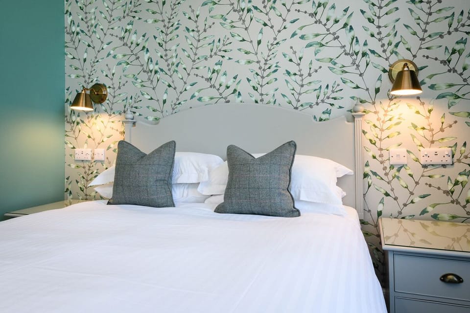 Premium bedding, desk, iron/ironing board (on request)