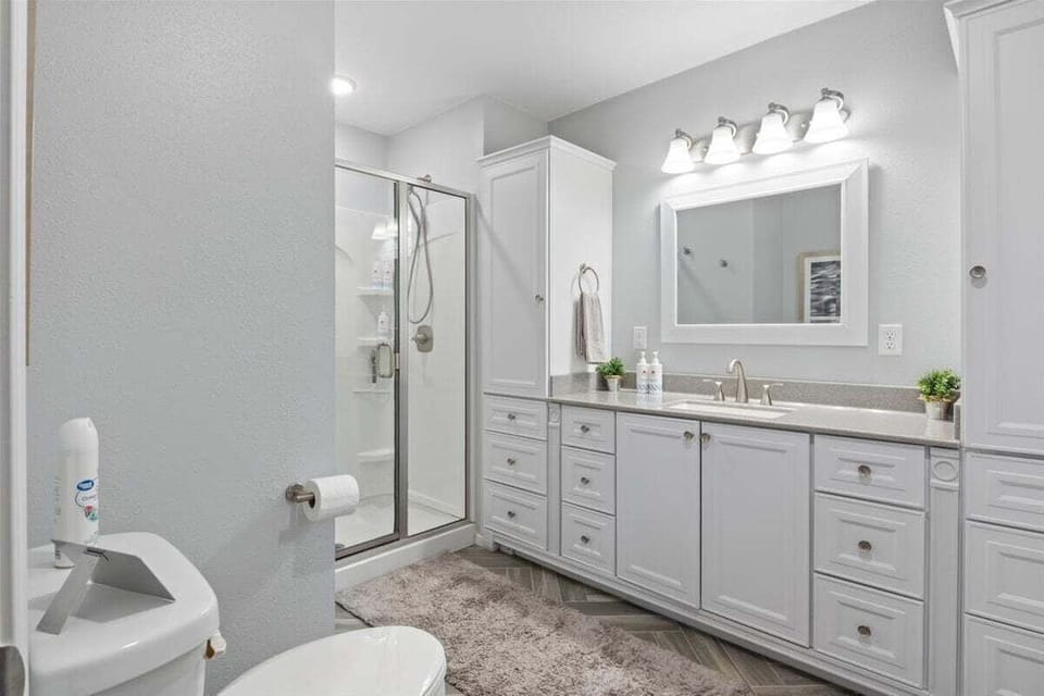 Master suite with dual vanity