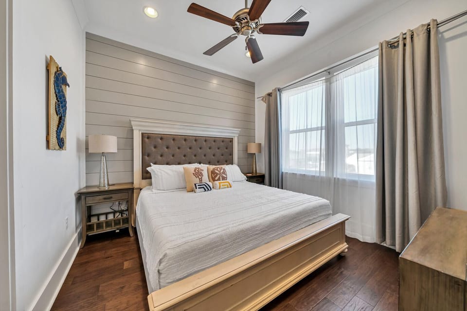 King Bedroom (Sea Horse Room) on 2nd floor with ensuite bathroom