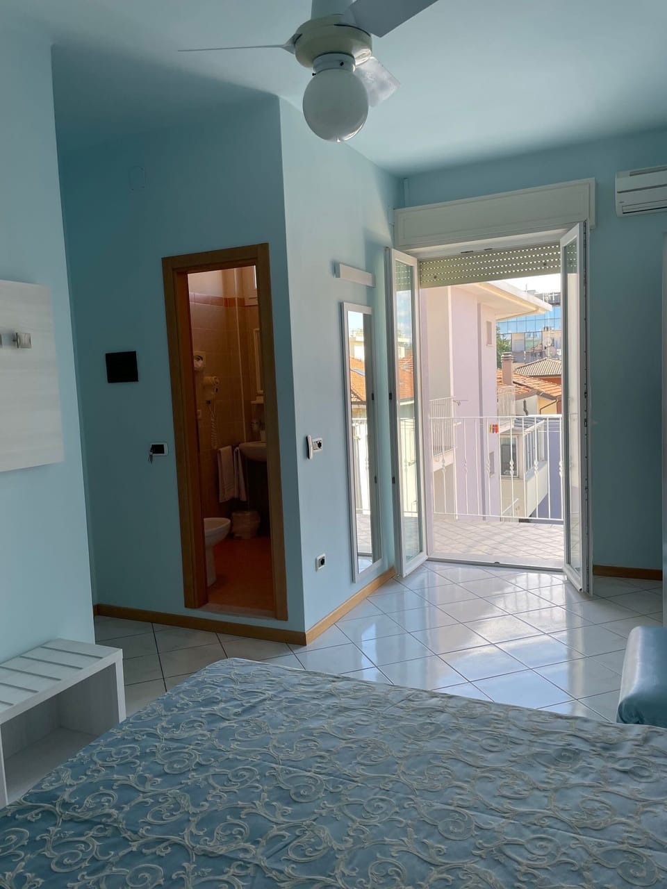 Quadruple Room | In-room safe, desk, free WiFi, bed sheets