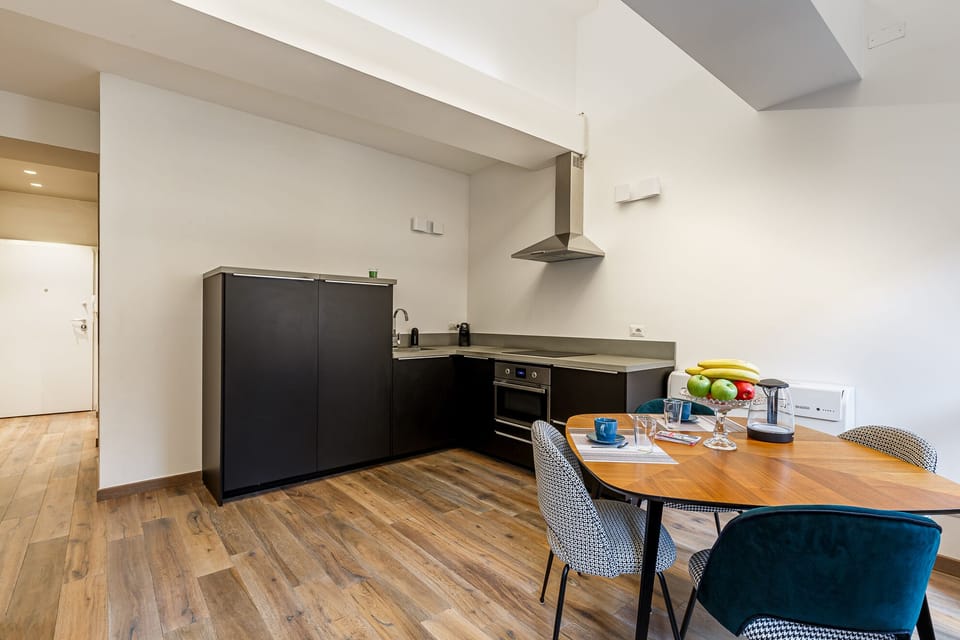 City Studio | Private kitchen | Full-size fridge, stovetop, dishwasher