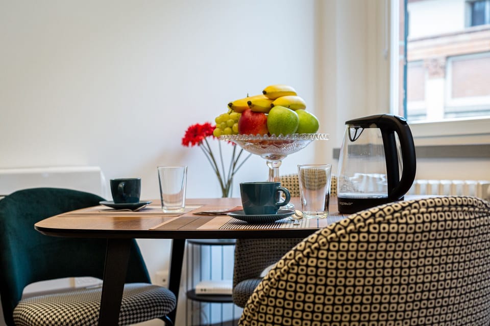 City Studio | Private kitchen | Full-size fridge, stovetop, dishwasher