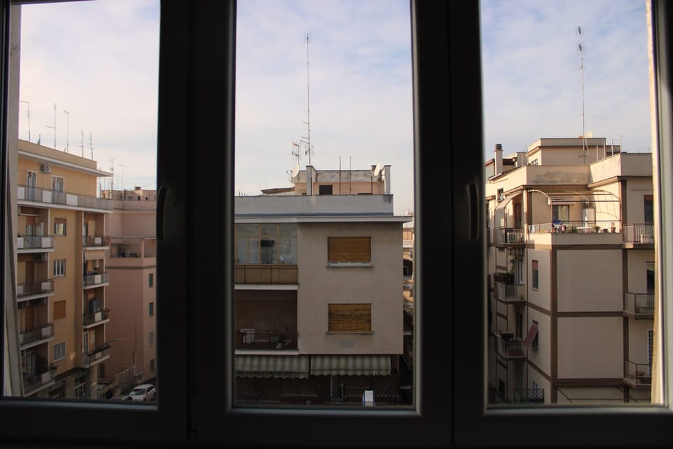 Comfort Room | Desk, WiFi (free), bed sheets