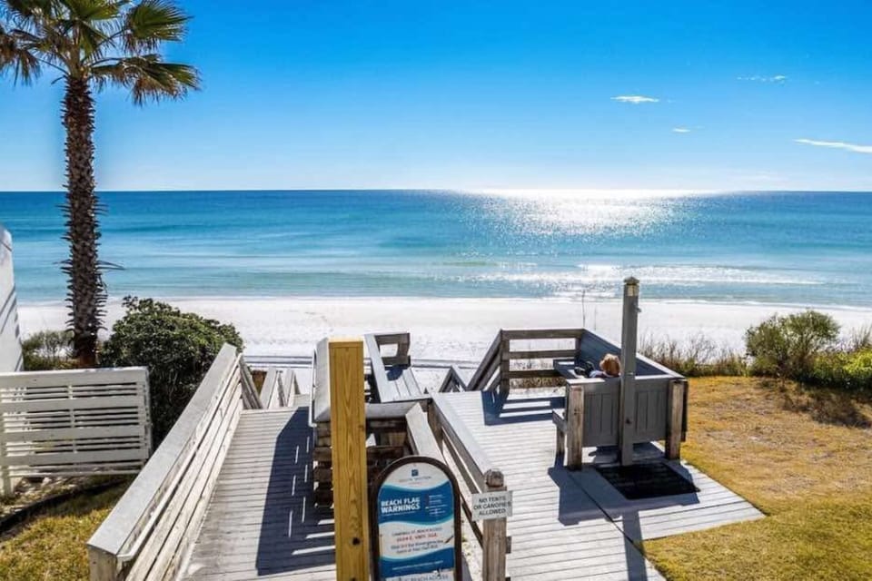 Steps to the beach + outdoor shower for easy clean-up.