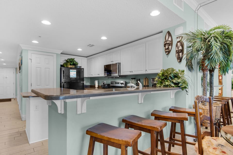 Eat-in bar seating