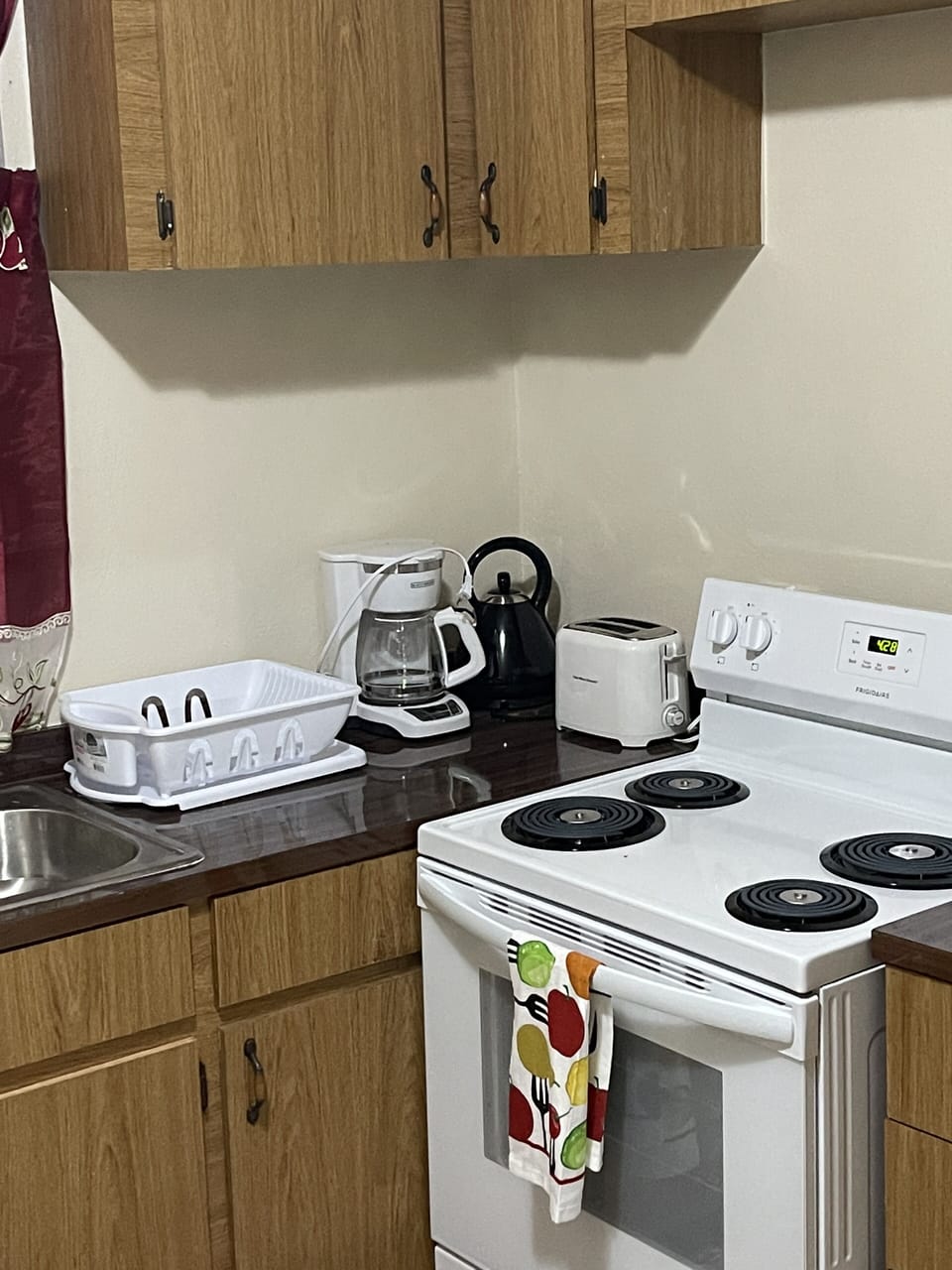 Basic Triple Room | Private kitchen | Coffee/tea maker, freezer