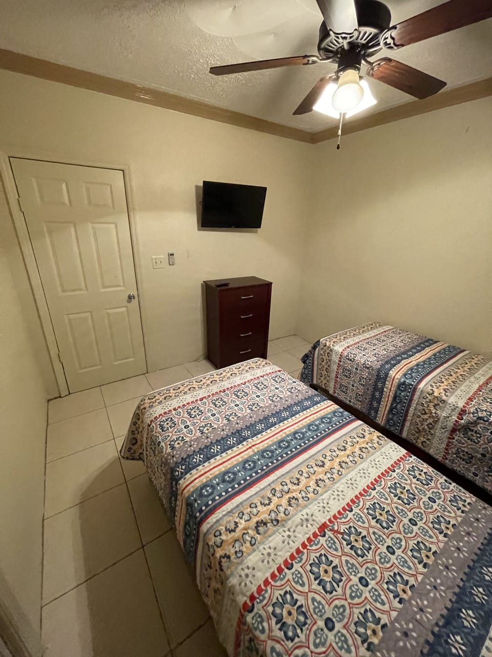 Basic Triple Room | Free WiFi, bed sheets