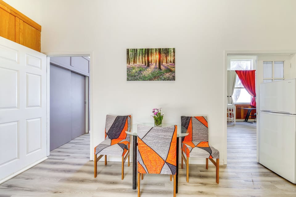 Dining Area | Dishes & Flatware Provided