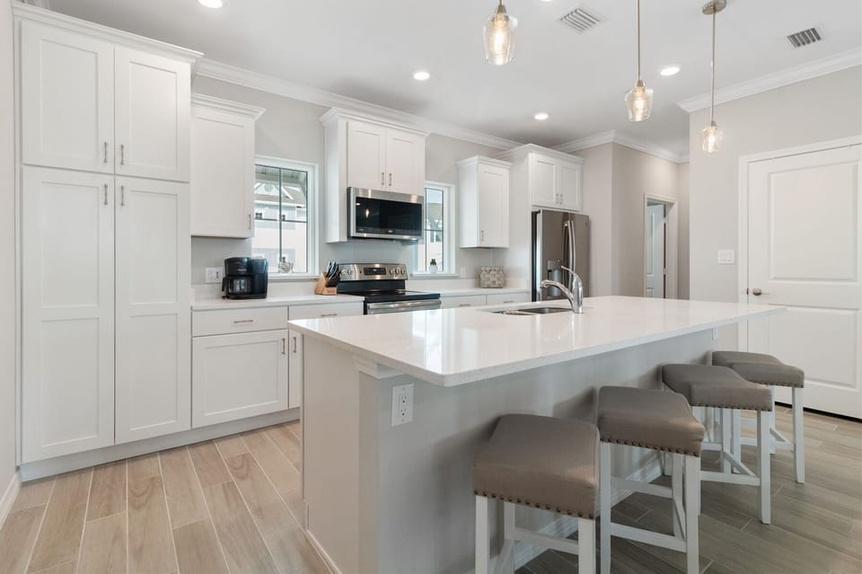 Lost Key Sea-130 Kitchen Bar Seating for Four