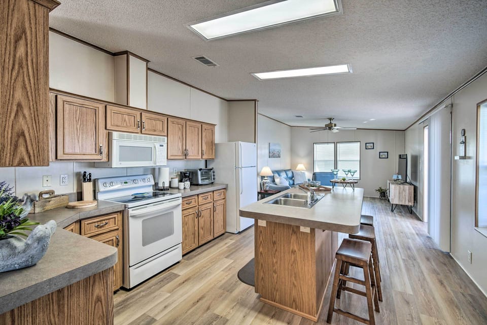Kitchen | Fully Equipped w/ Cooking Basics | Dishware/Flatware