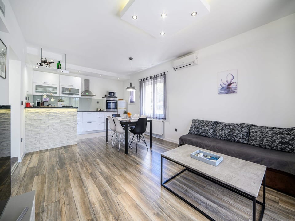 House (Two Bedroom Holiday Home with Swimmin) | Living room | TV