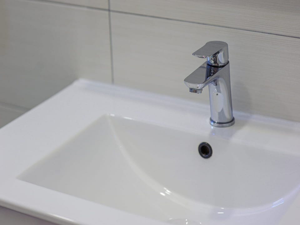 House (Two Bedroom Holiday Home with Swimmin) | Bathroom | Shower, towels