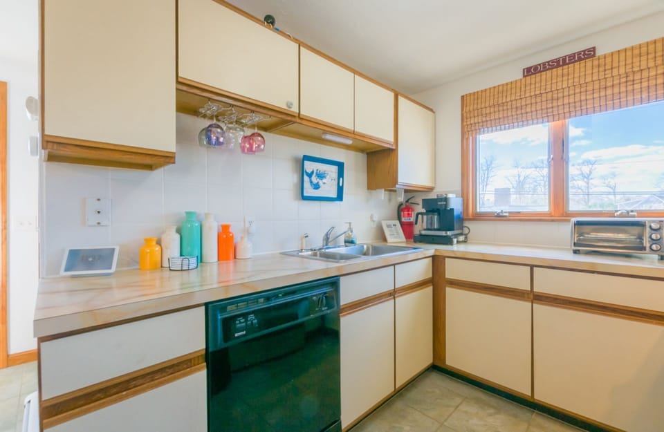 Kitchen with dishwasher- 72 Town Neck Road Town Neck Beach Escape