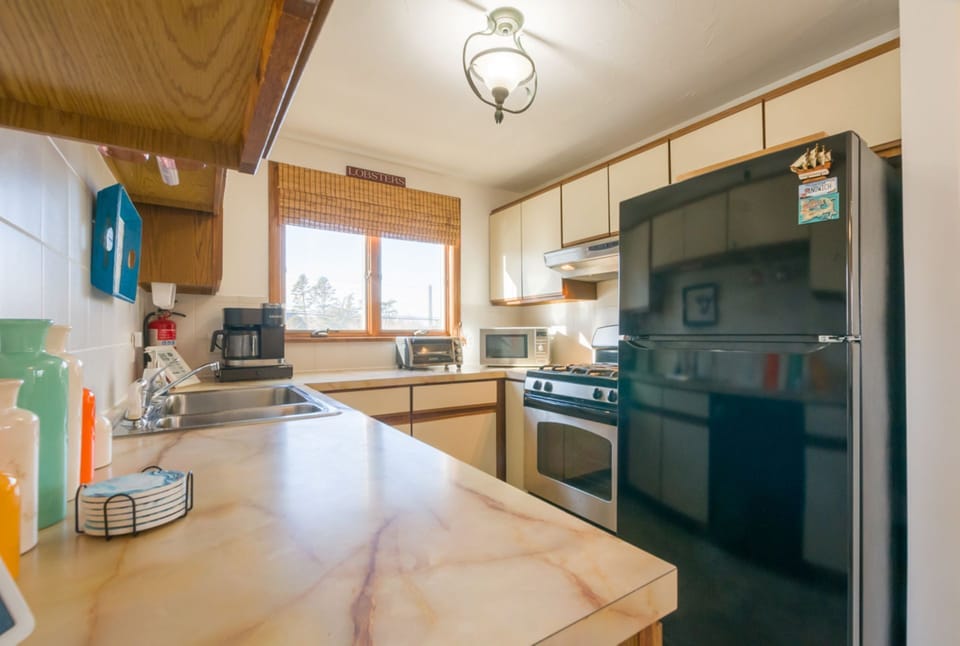 Kitchen- 72 Town Neck Road Town Neck Beach Escape