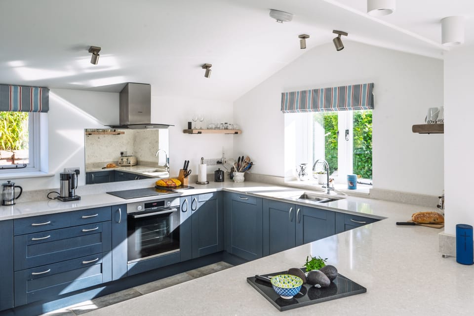 Ground floor: Beautiful, bright, well equipped kitchen