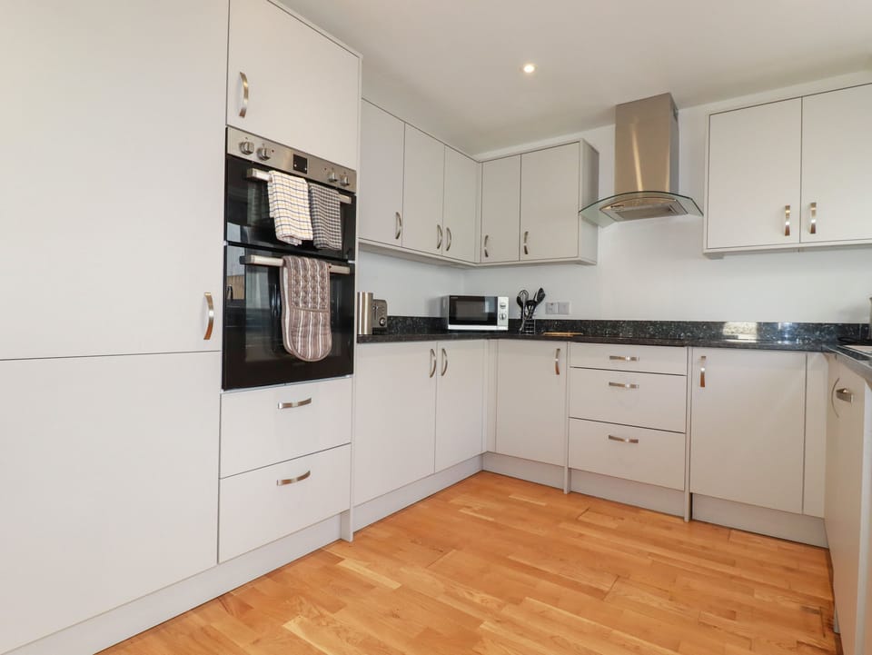 Fridge, dishwasher, electric kettle, toaster