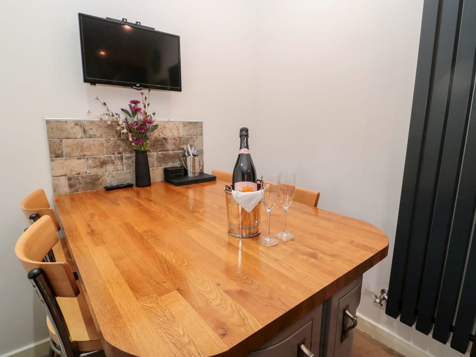 Cottage | Dining