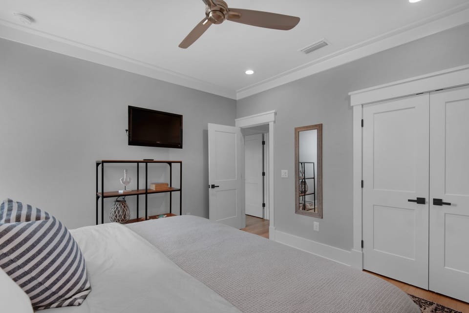 Upstairs bedroom.