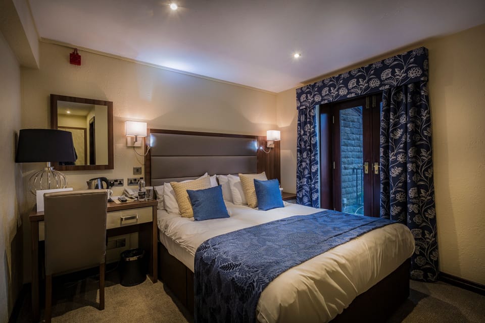 Superior Double Room | Blackout drapes, iron/ironing board, free WiFi, bed sheets