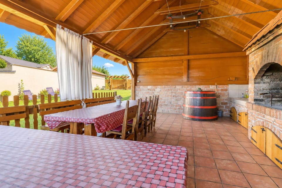 Family House, 4 Bedrooms, 2 Bathrooms, Mountainside (Rustic Cottage With Heated Pool) | Outdoor dining