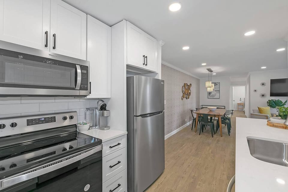 Updated Kitchen. Microwave currently out of service. A table top microwave has been added. 