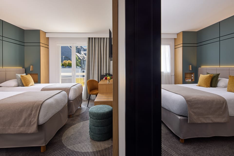 Adjoining room | Premium bedding, in-room safe, desk, laptop workspace