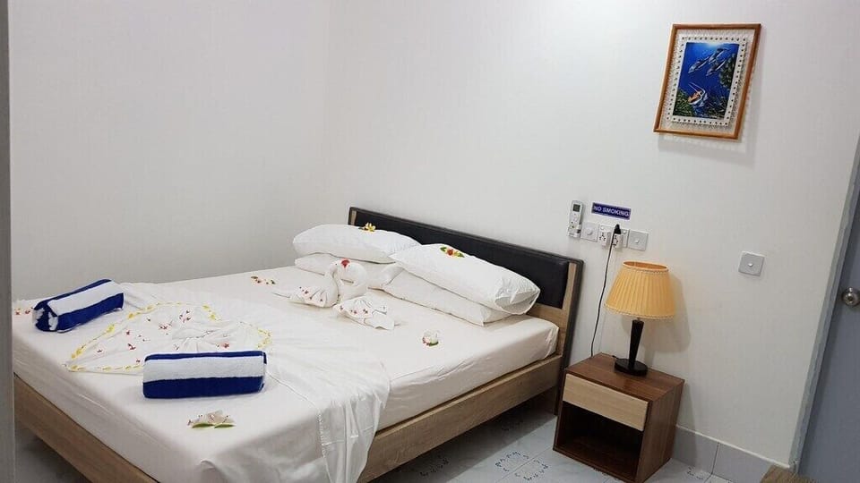 Standard Double Room | Iron/ironing board, free WiFi, bed sheets