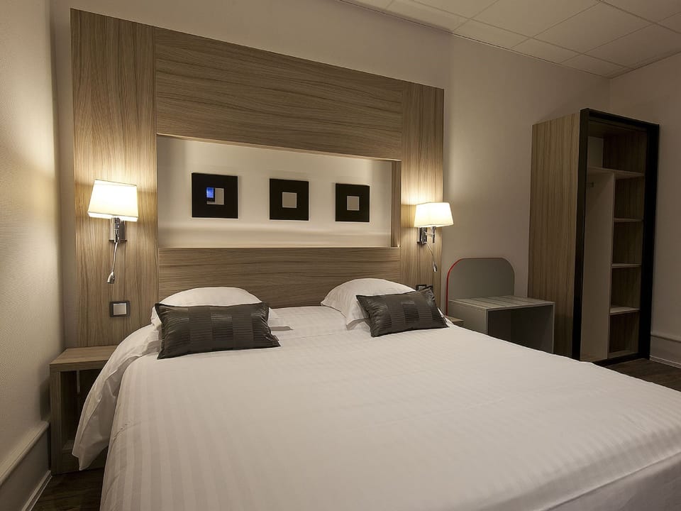 Double Room | Desk, soundproofing, free WiFi, bed sheets