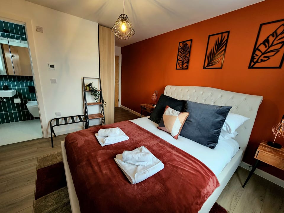 City Apartment | 2 bedrooms, laptop workspace, free WiFi, bed sheets