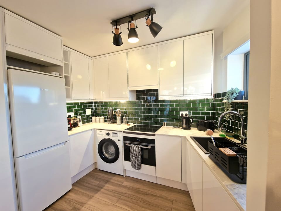 City Apartment | Private kitchen | Full-size fridge, microwave, oven, stovetop