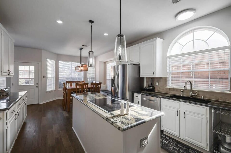 With a kitchen island, upgraded finishes, and iconic white cabinets, this fully equipped kitchen is a chef’s dream!