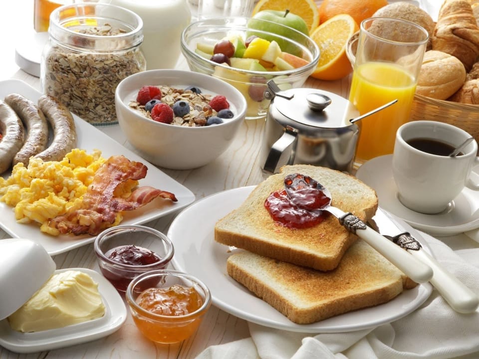 Daily buffet breakfast for a fee
