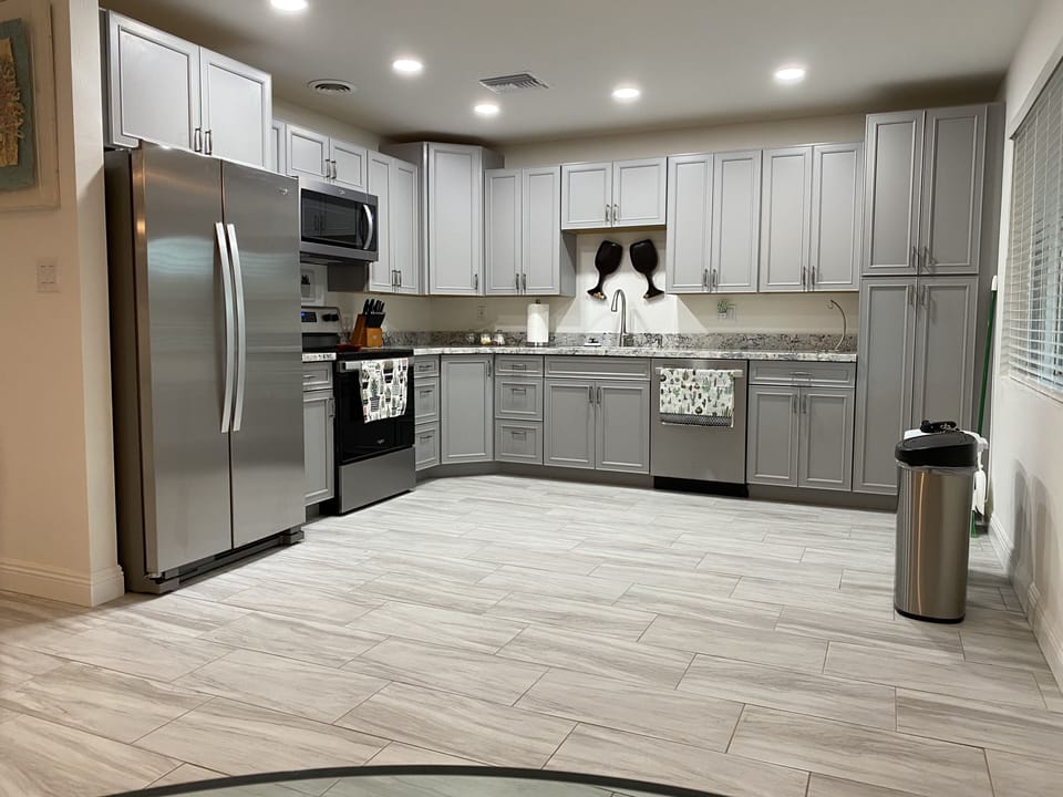 Full size fully stocked brand new kitchen and appliances  